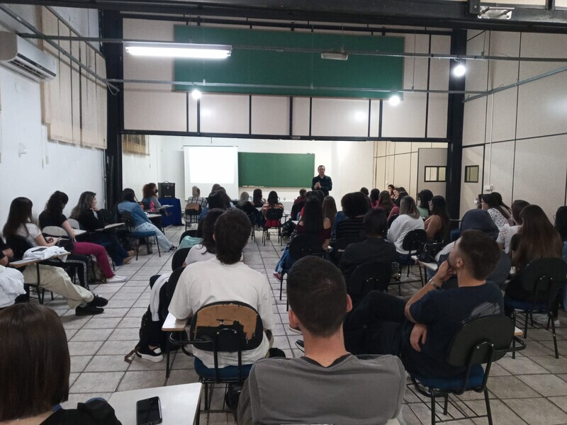 Acadêmicos de Farmácia da Faculdade Dom Bosco participam de curso de injetáveis