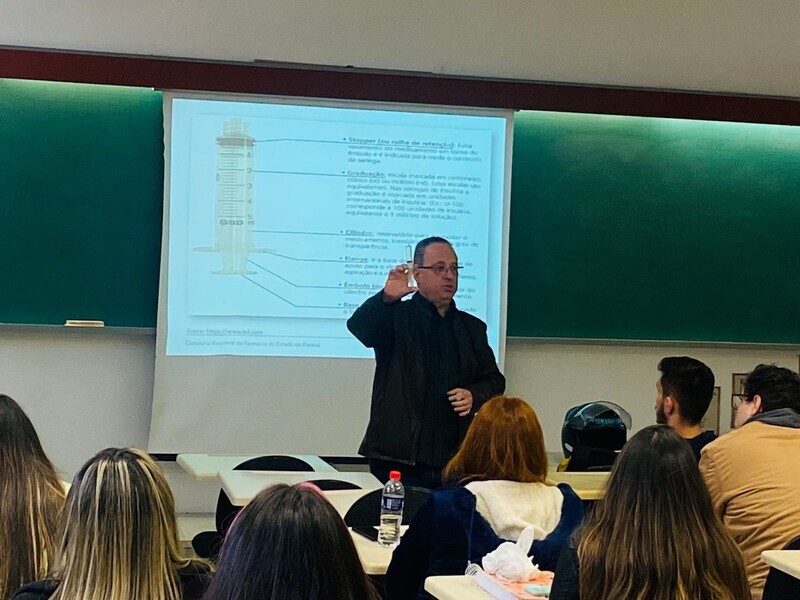 CRF-PR promove curso de aplicação de injetáveis para acadêmicos da UP
