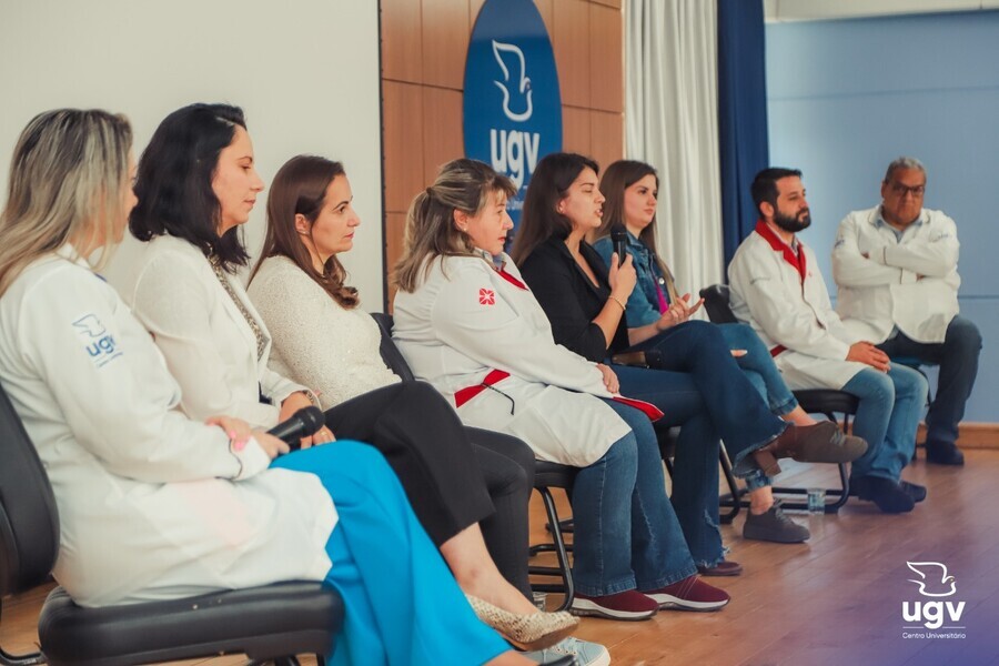 Diretora do CRF-PR participa da Jornada Interdisciplinar no UGV